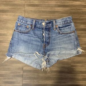 🥑Levi’s Denim Shorts